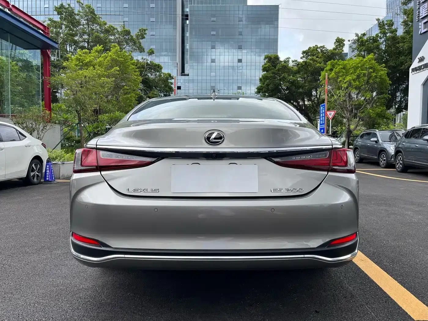 Lexus ES 2023 200 Premium Edition — миниатюра 5