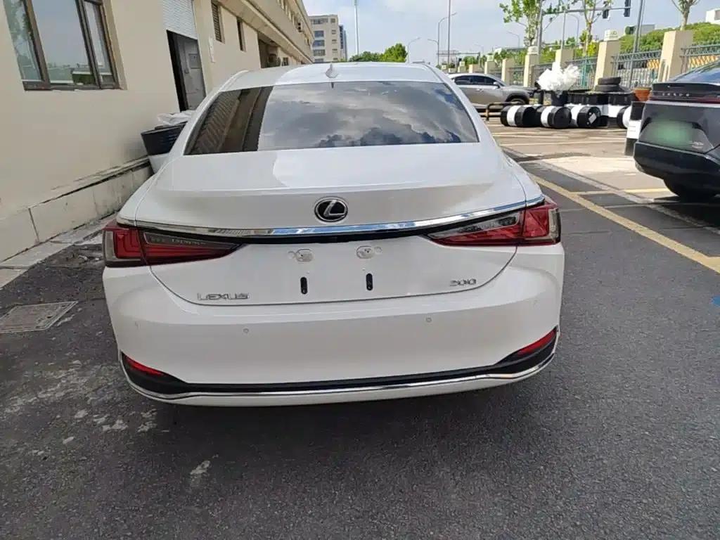 Lexus ES 2022 200 Premium Edition — миниатюра 6