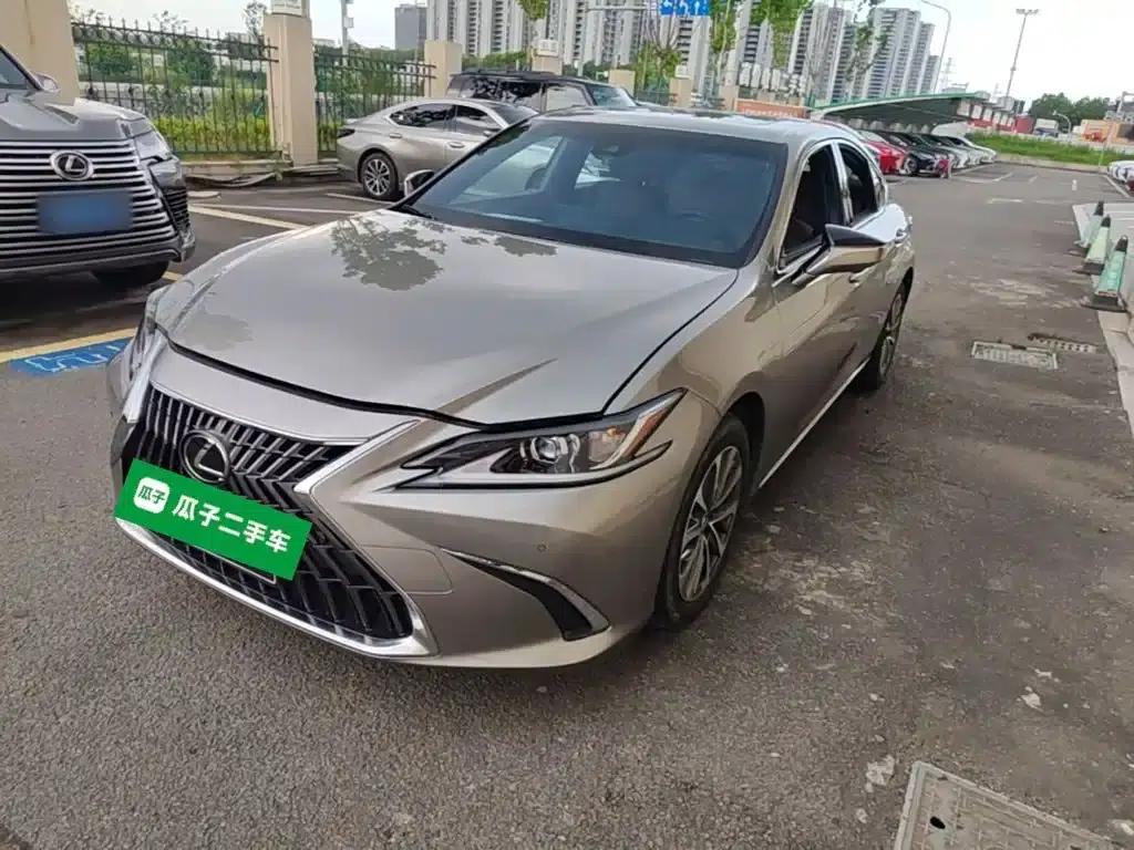 Lexus ES 2023 200 Premium Edition — миниатюра 1