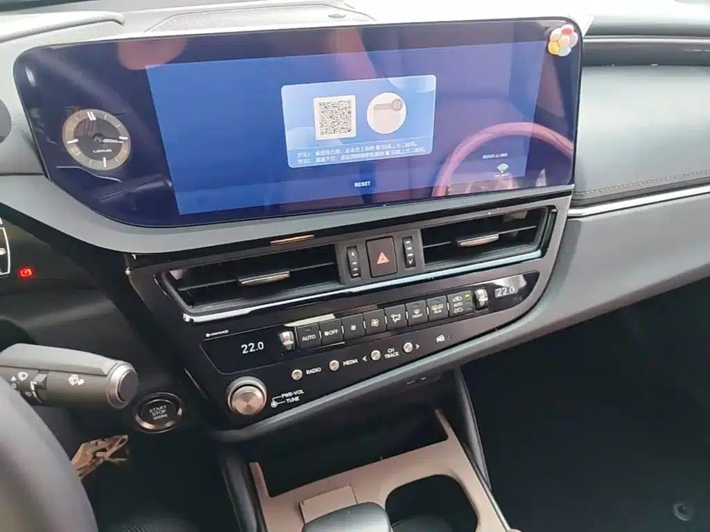 Lexus ES 2023 200 Premium Edition — миниатюра 13