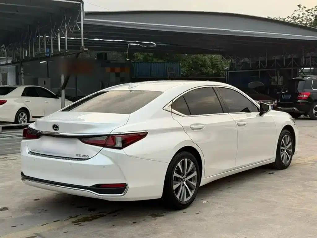 Lexus ES 2020 200 Excellence Edition — миниатюра 24