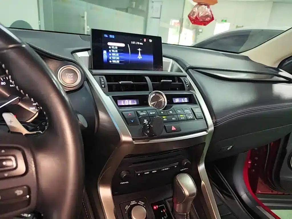 Lexus NX 2015 200t AWD Sport Edition — миниатюра 13