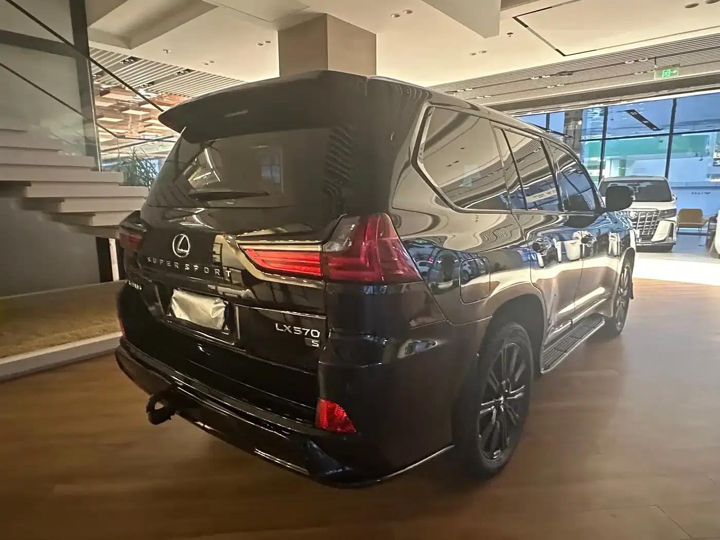 2015 Lexus LX570 Middle East Edition — миниатюра 4