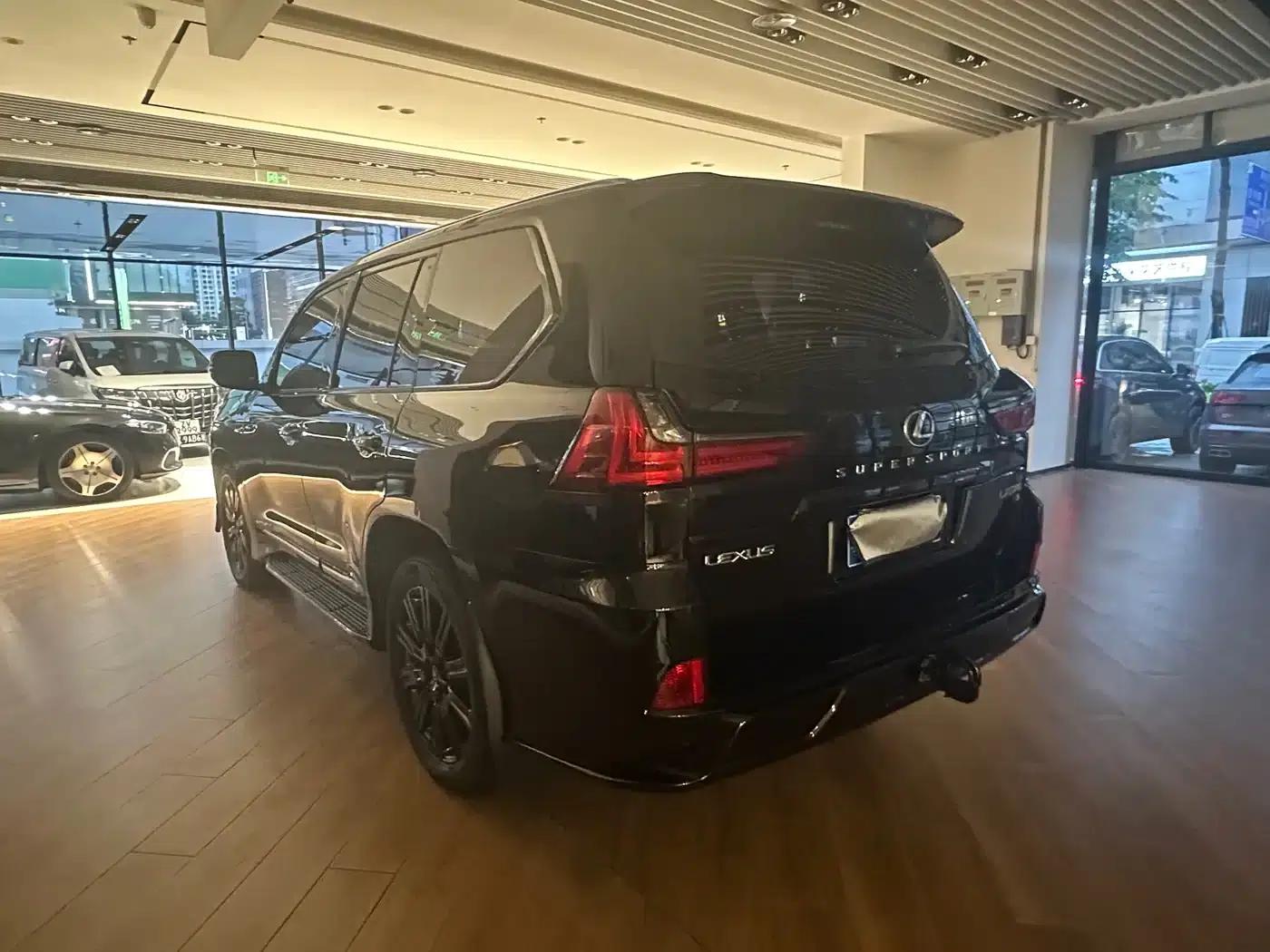 2015 Lexus LX570 Middle East Edition — миниатюра 6