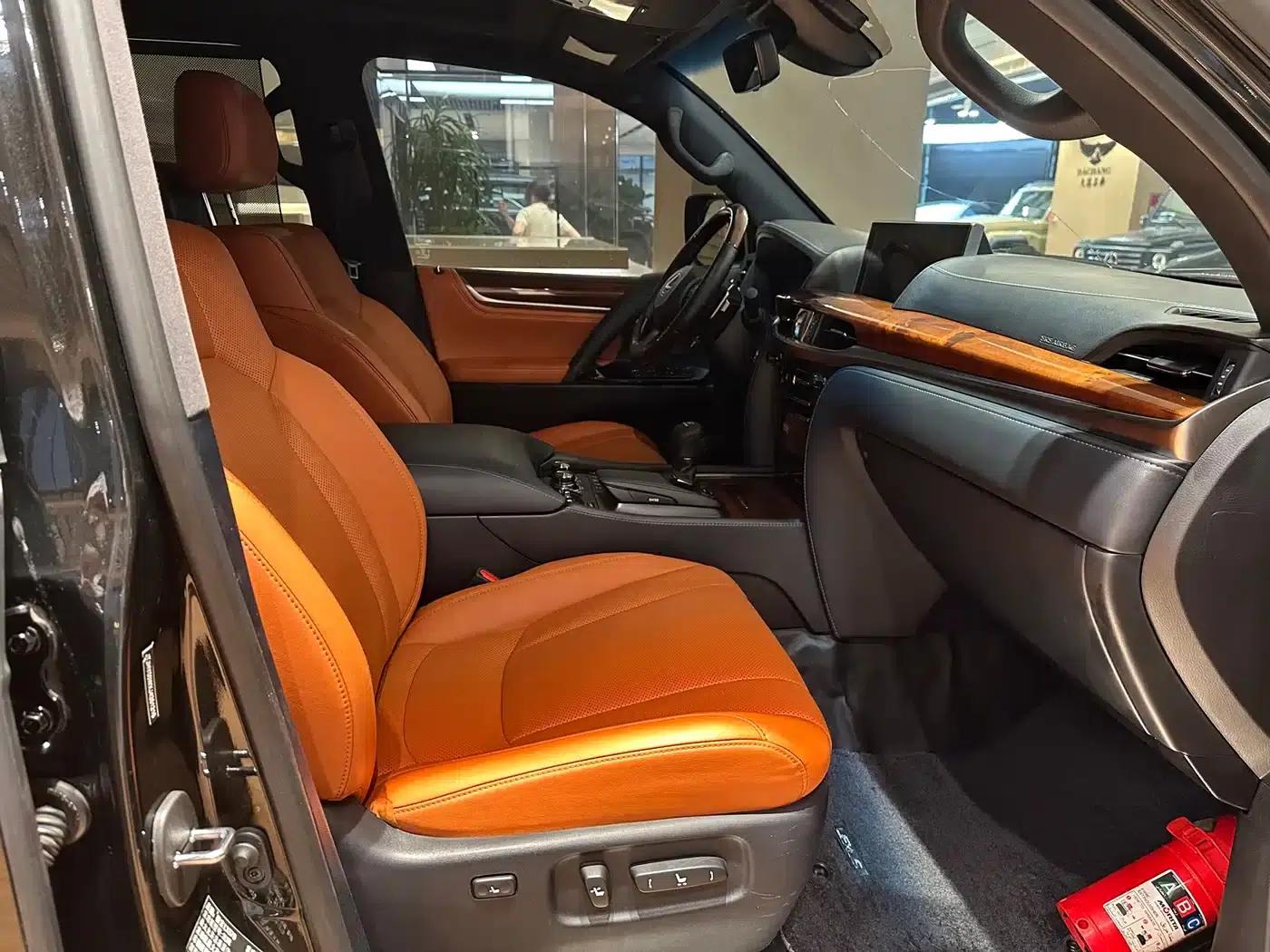 2015 Lexus LX570 Middle East Edition — миниатюра 10