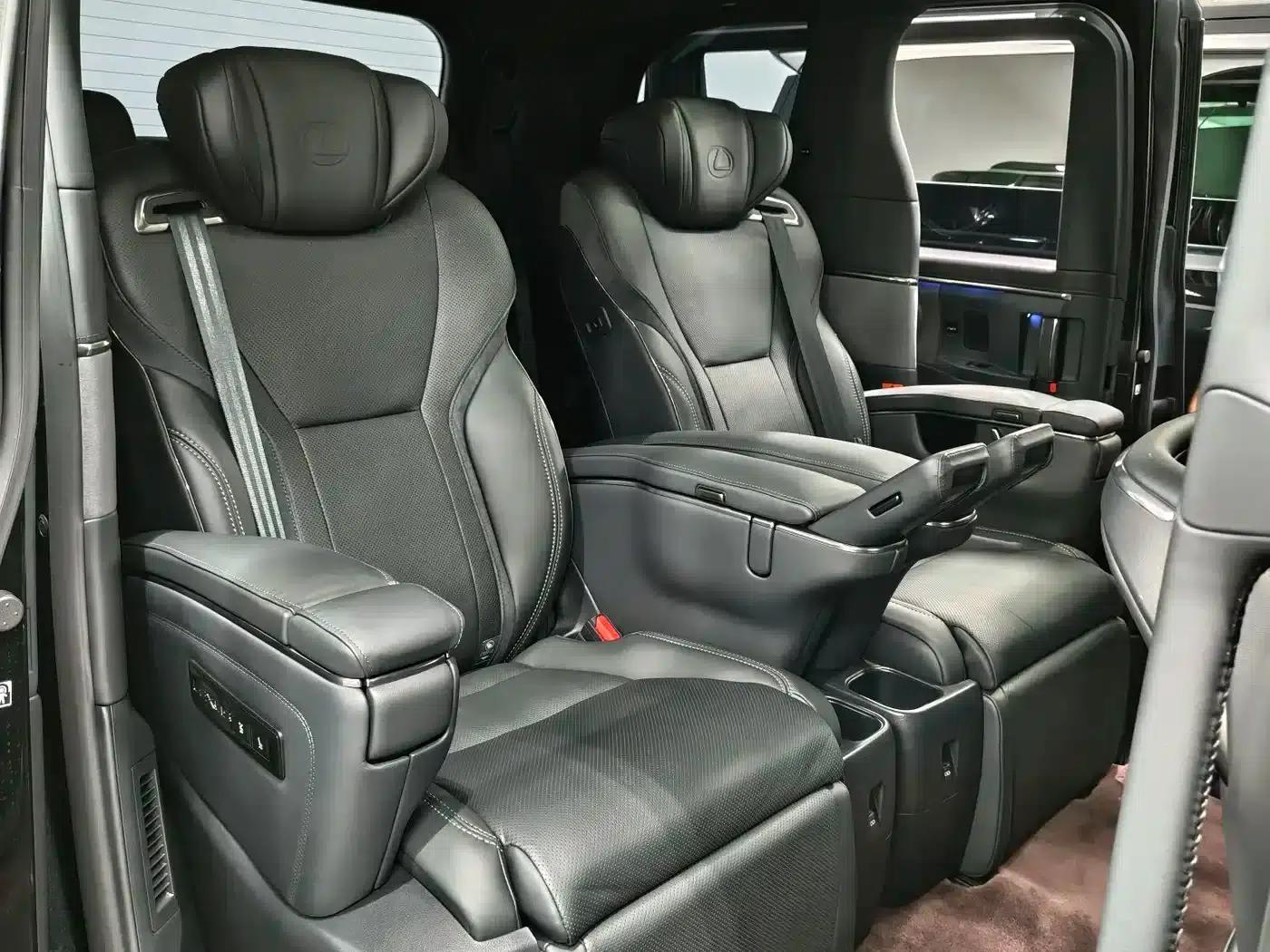 Lexus LM 2023 500h Six-Seat Premium Edition — миниатюра 11