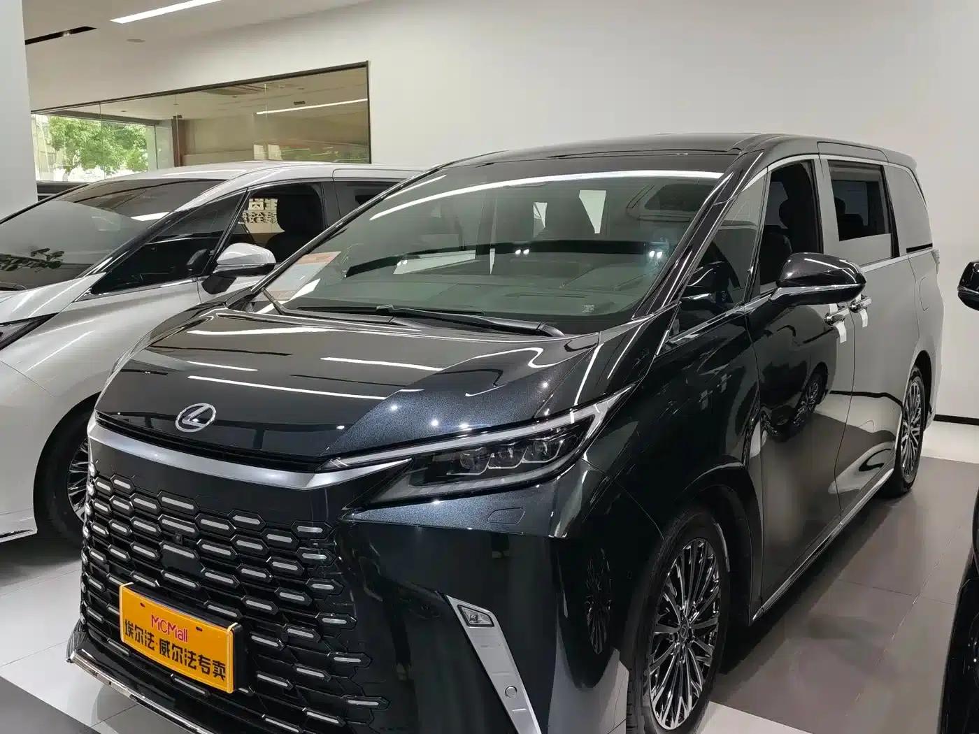 Lexus LM 2023 500h Six-Seat Premium Edition — миниатюра 4