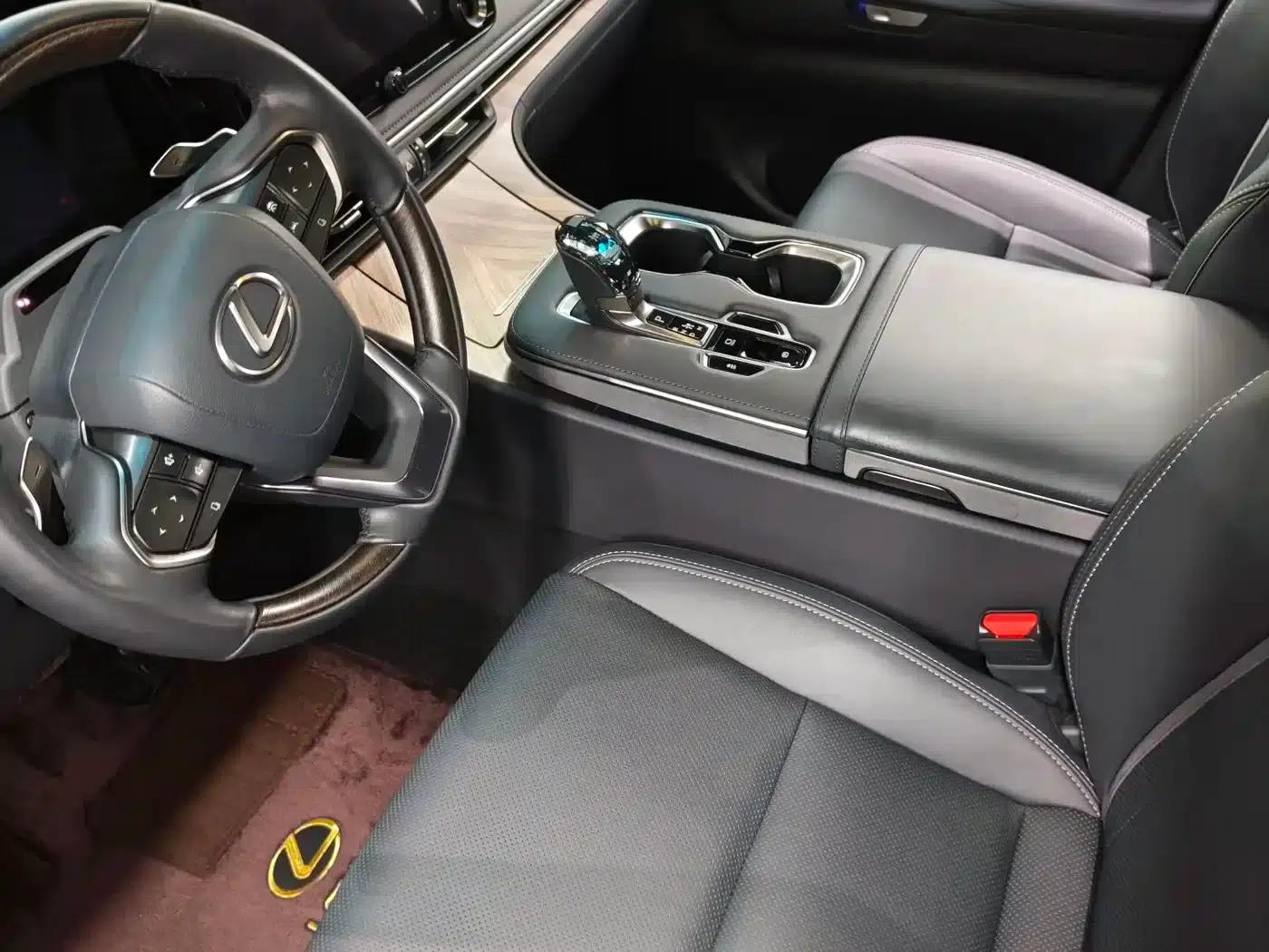 Lexus LM 2023 500h Six-Seat Premium Edition — миниатюра 8