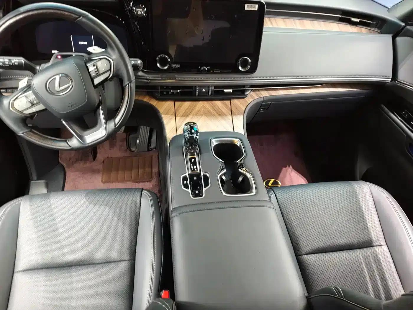 Lexus LM 2023 500h Six-Seat Premium Edition — миниатюра 10