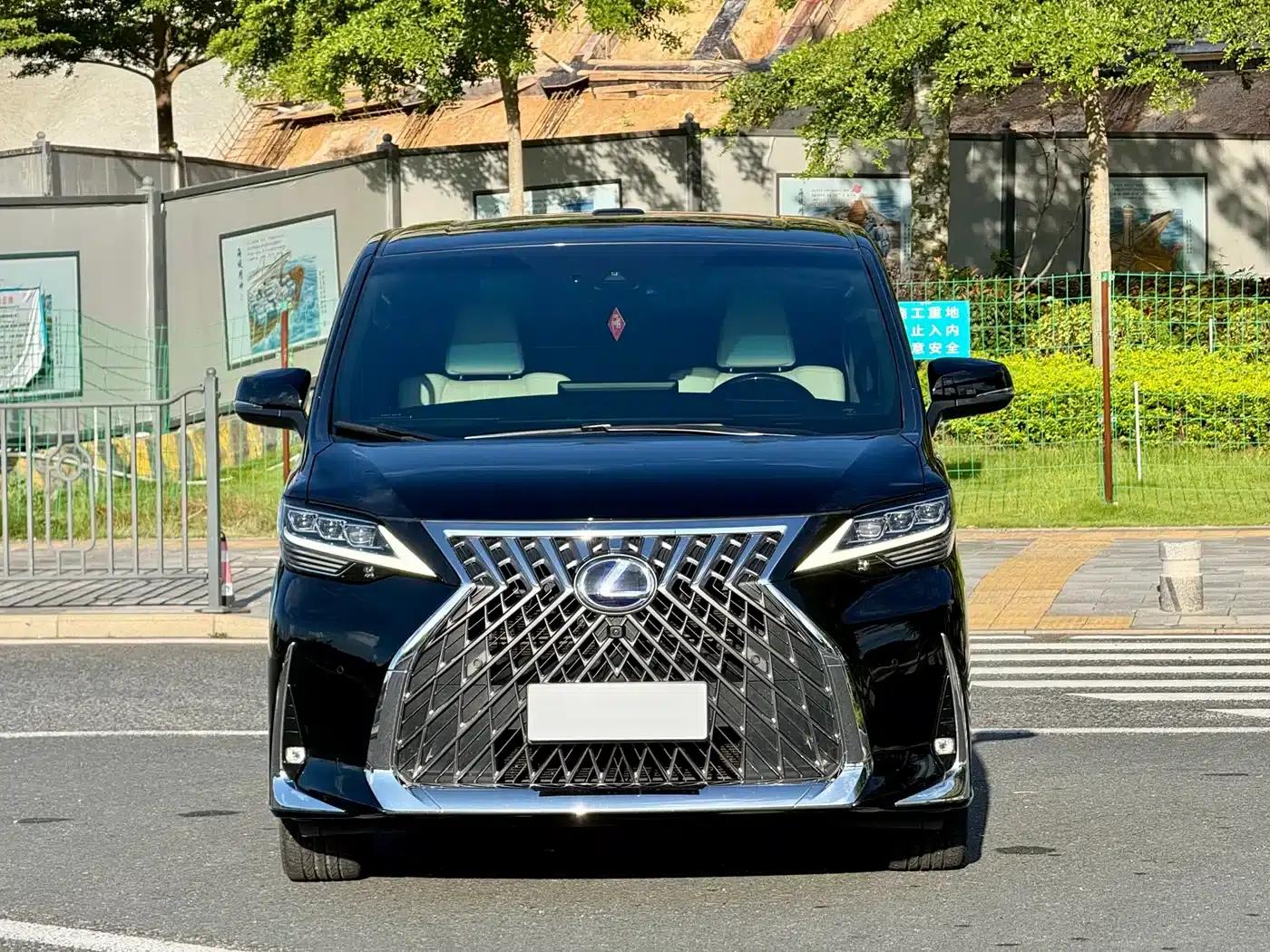 Lexus LM 2020 300h Four-Seat Executive Edition — миниатюра 2
