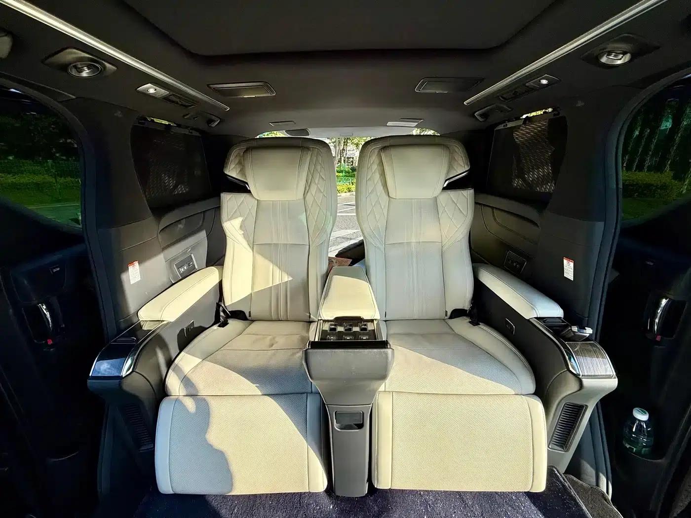 Lexus LM 2020 300h Four-Seat Executive Edition — миниатюра 11