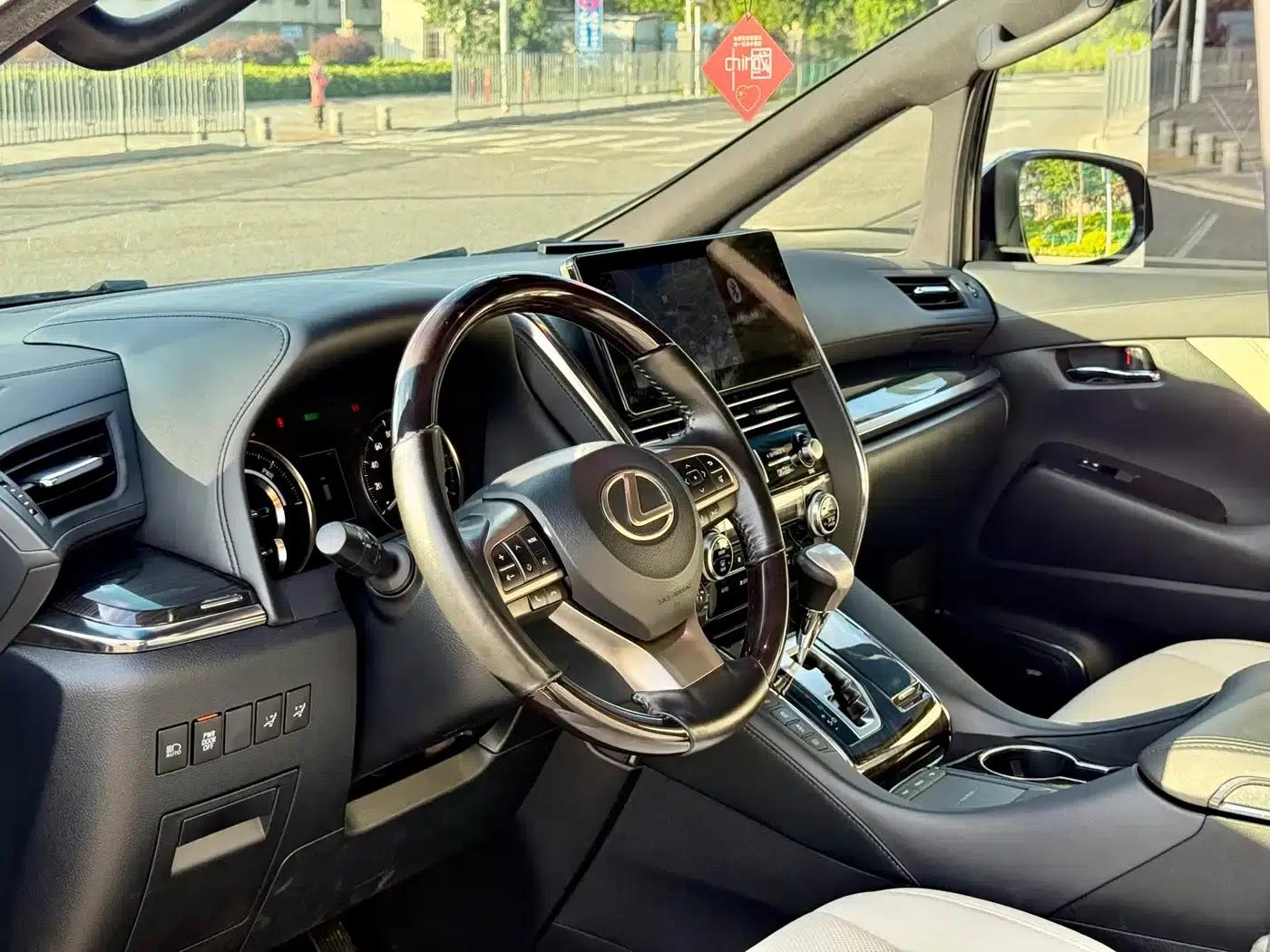 Lexus LM 2020 300h Four-Seat Executive Edition — миниатюра 12
