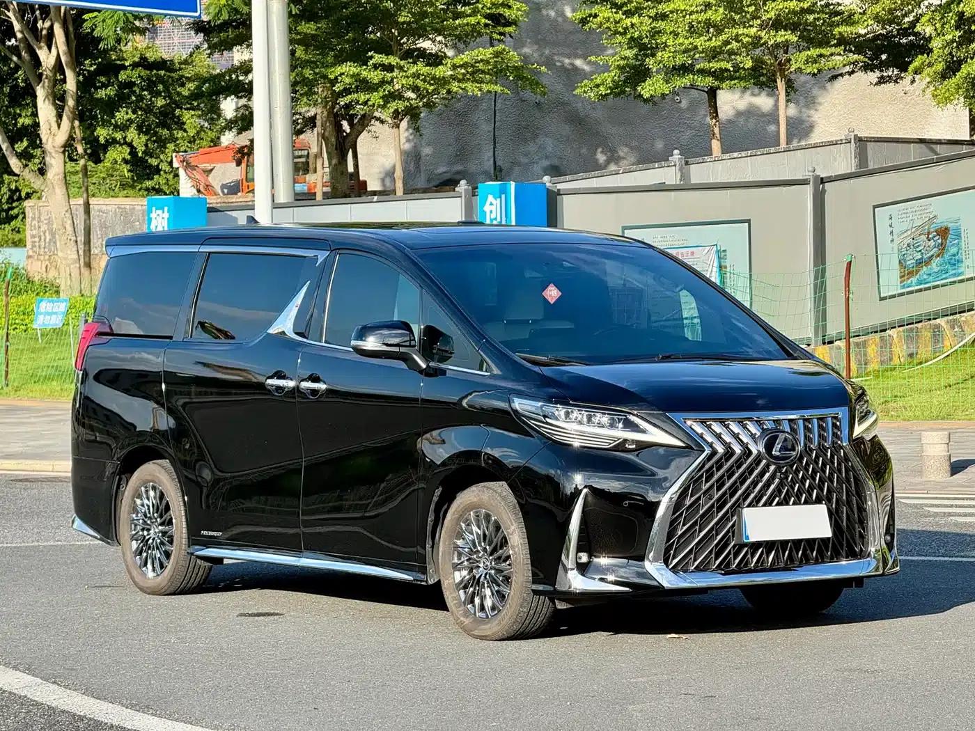 Lexus LM 2020 300h Four-Seat Executive Edition — миниатюра 3