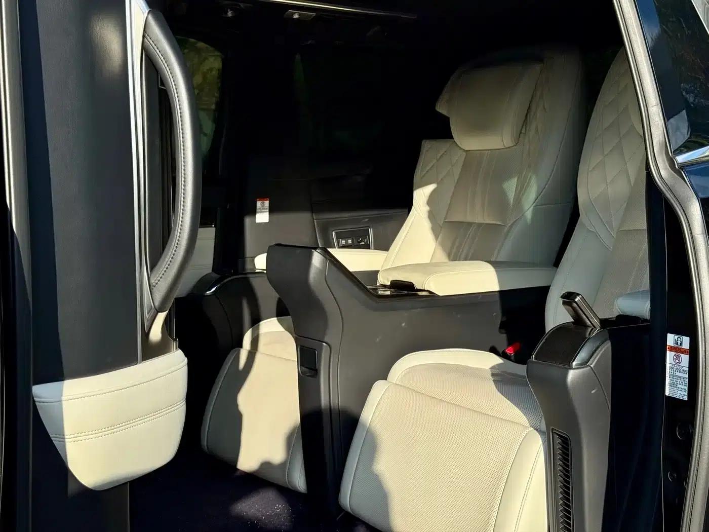 Lexus LM 2020 300h Four-Seat Executive Edition — миниатюра 8