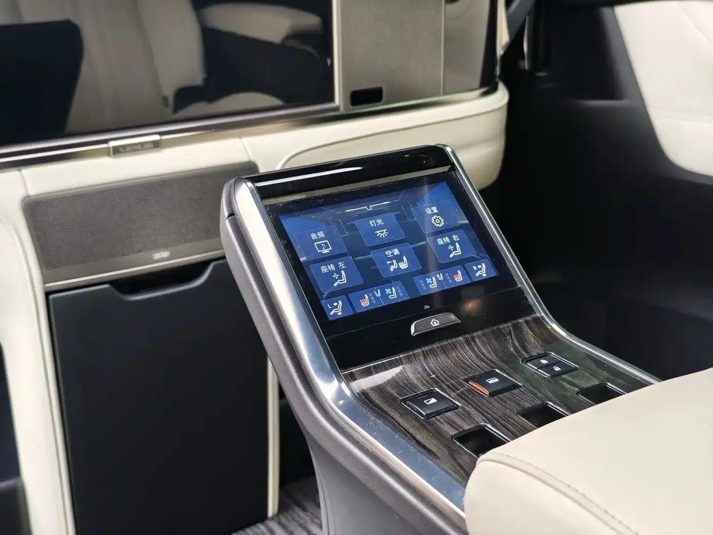 Lexus LM 2022 350h — миниатюра 17