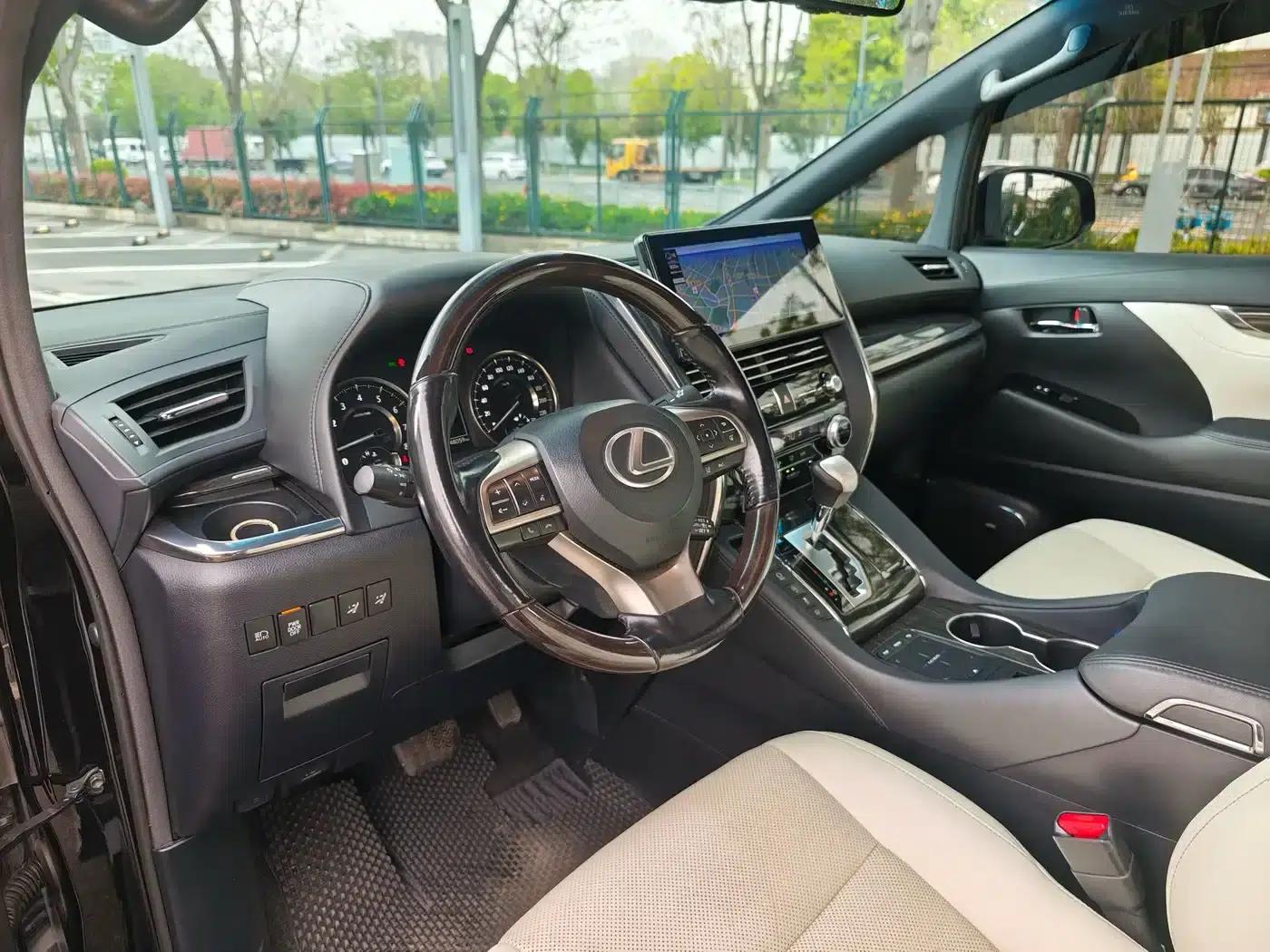 Lexus LM 2022 350h — миниатюра 9