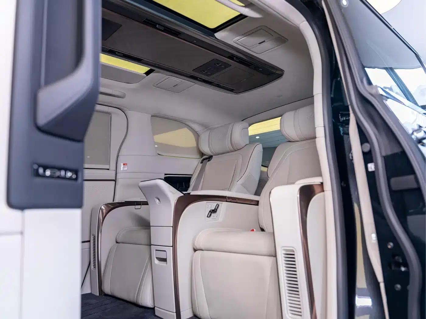 Lexus LM 2023 500h Four-Seat Executive Edition — миниатюра 13