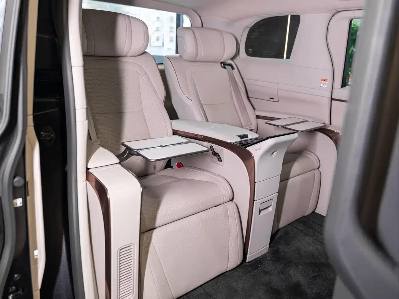 Lexus LM 2023 500h Four-Seat Executive Edition — миниатюра 16