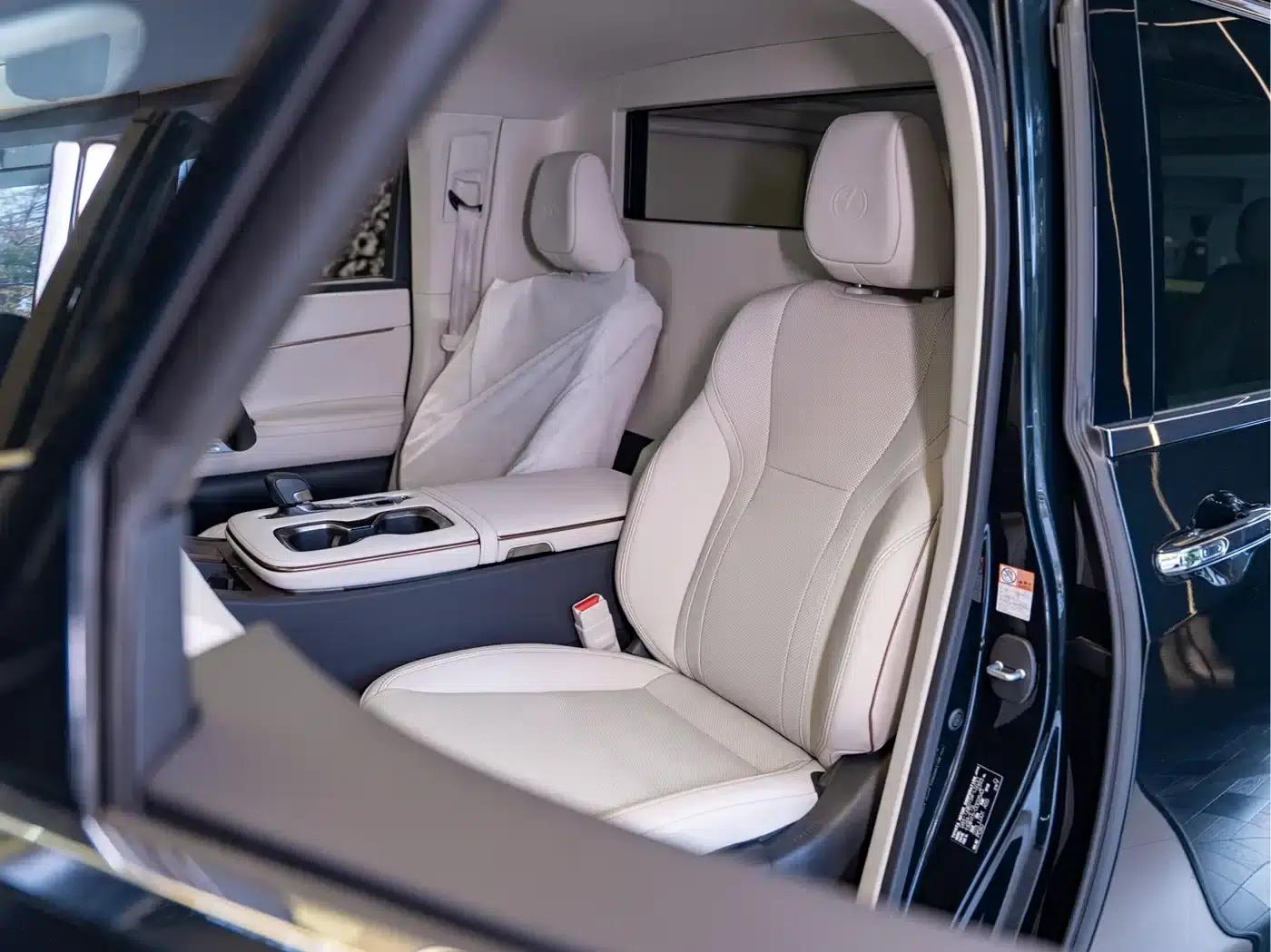 Lexus LM 2023 500h Four-Seat Executive Edition — миниатюра 18