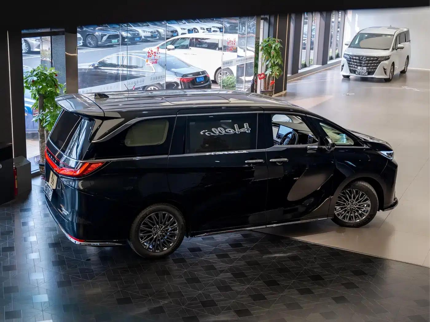 Lexus LM 2023 500h Four-Seat Executive Edition — миниатюра 9