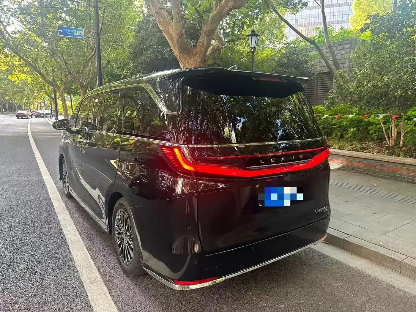 Lexus LM 2023 350h 7-Seat Elegant Edition — миниатюра 3