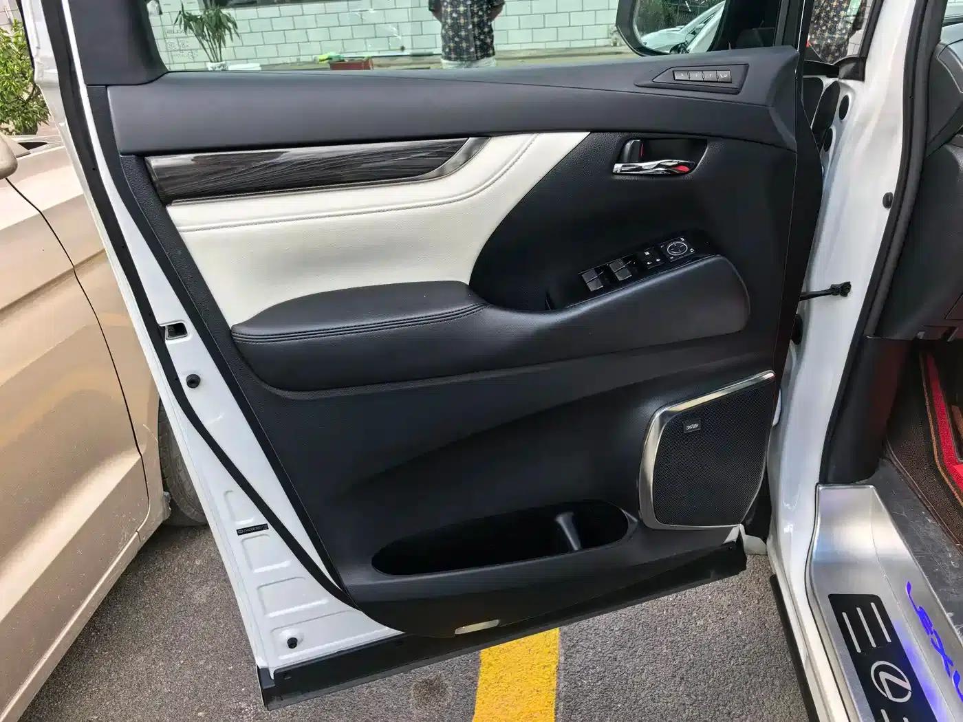 Lexus LM 2020 300h 7-Seat Elegant Edition — миниатюра 8