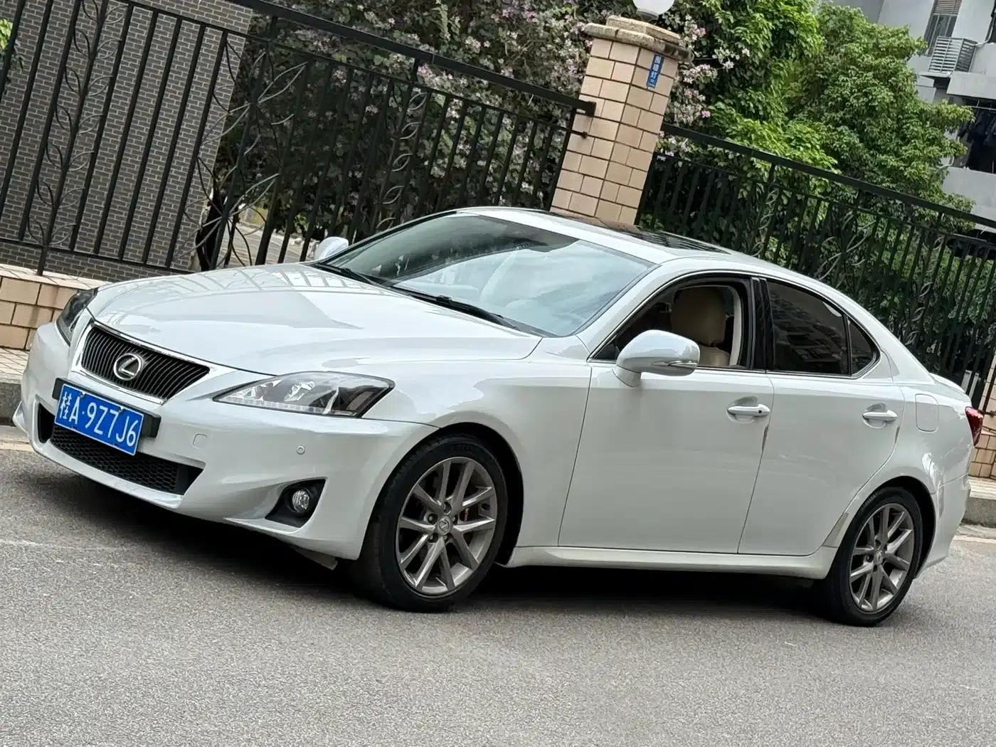Lexus IS 2011 250 Dynamic Edition — миниатюра 1