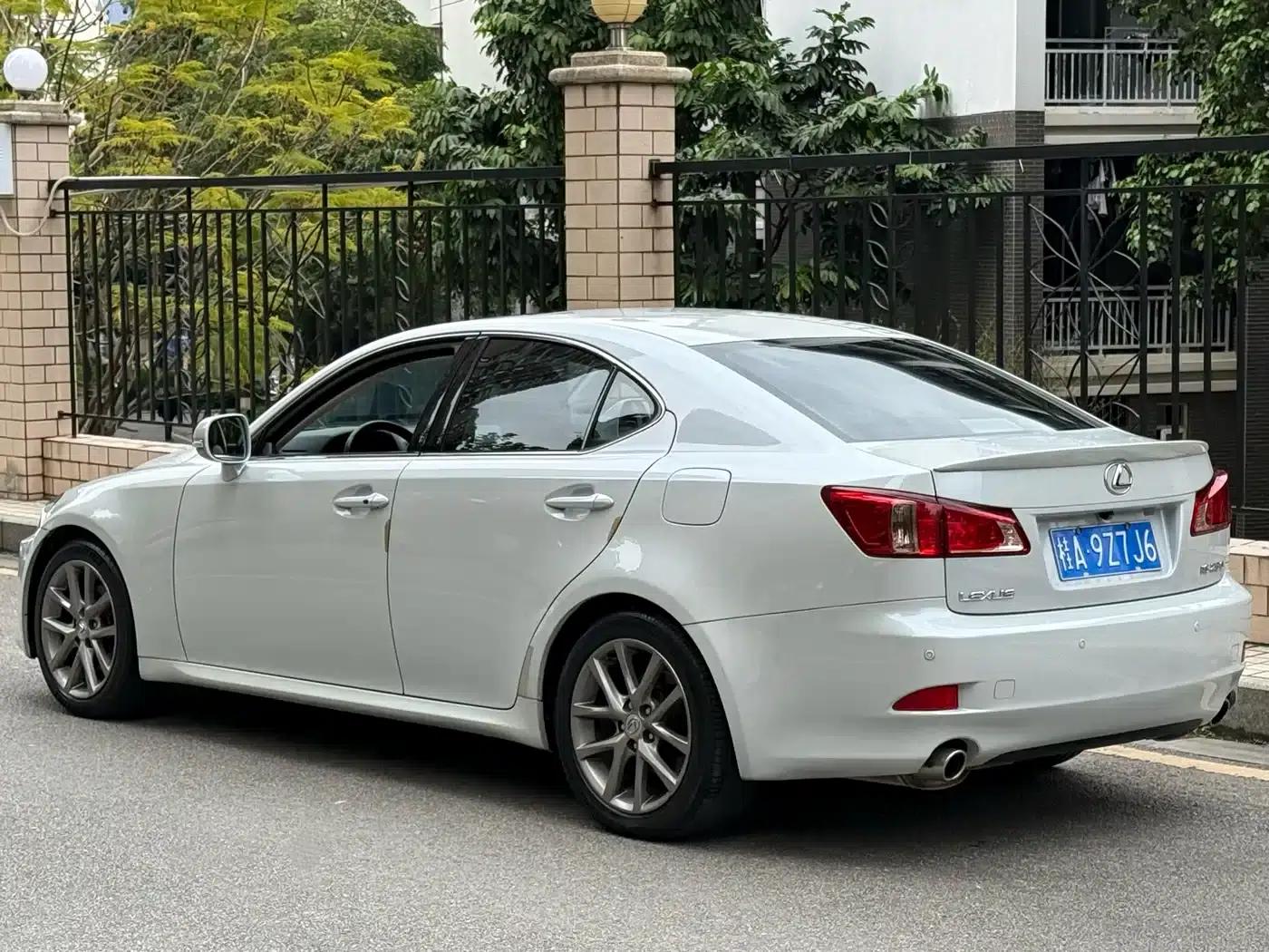Lexus IS 2011 250 Dynamic Edition — миниатюра 3