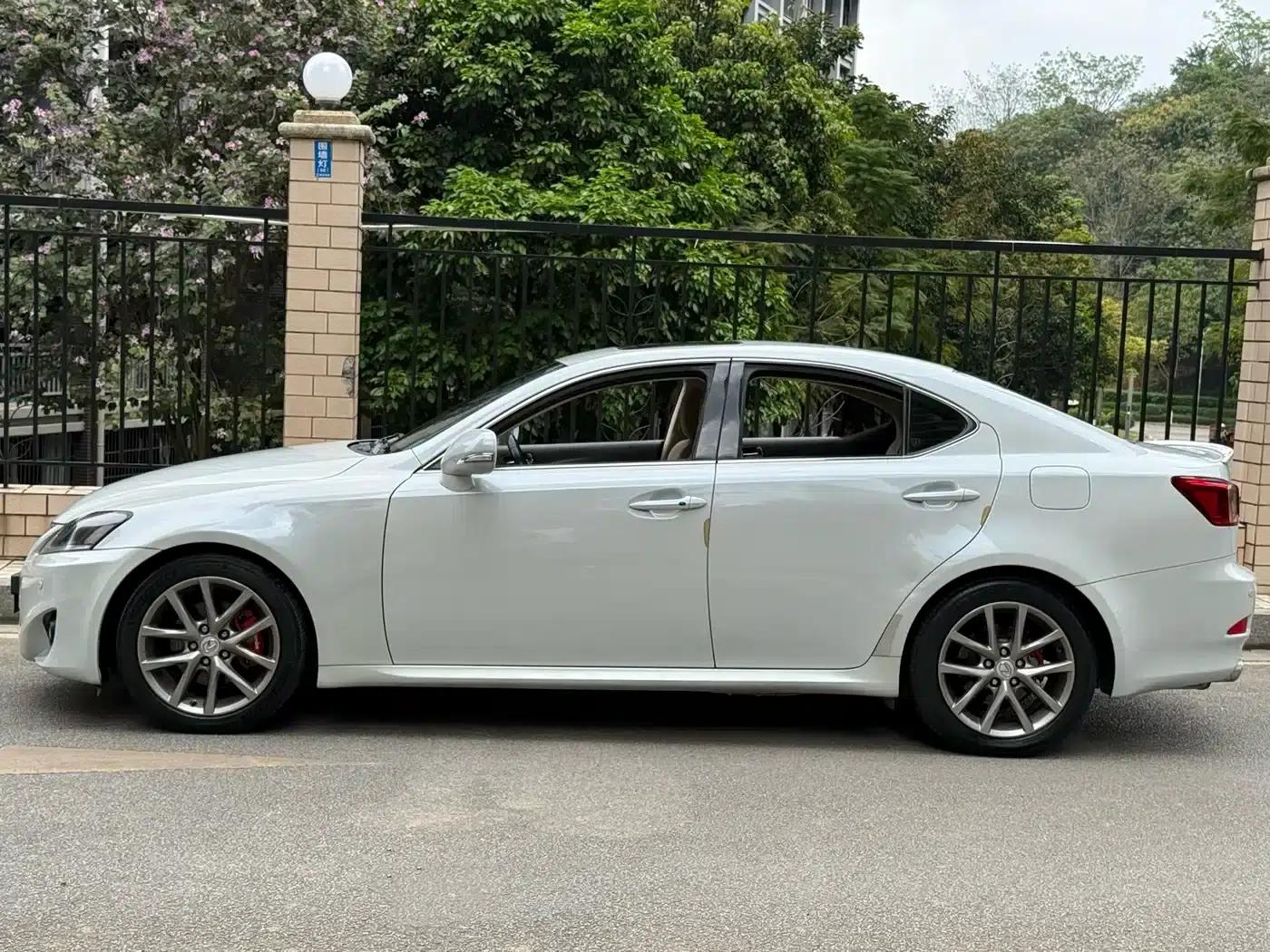 Lexus IS 2011 250 Dynamic Edition — миниатюра 5