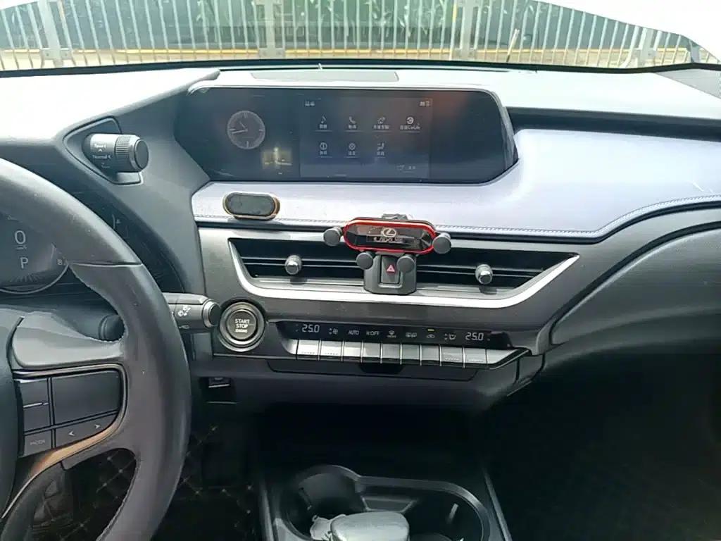 Lexus UX 2020 200 Special Edition — миниатюра 13