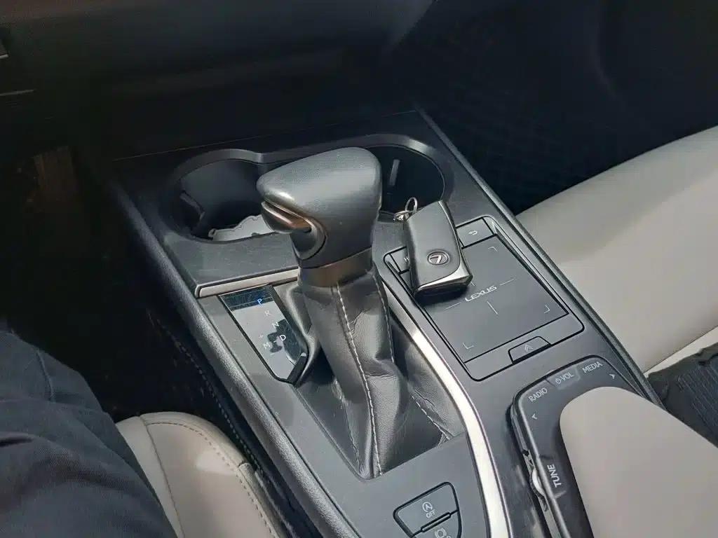 Lexus UX 2020 200 Special Edition — миниатюра 9