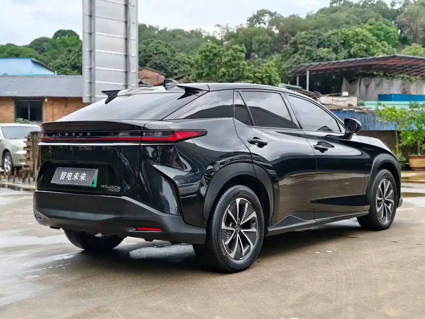 Lexus RZ 2023 450e AWD Luxury Edition — миниатюра 2