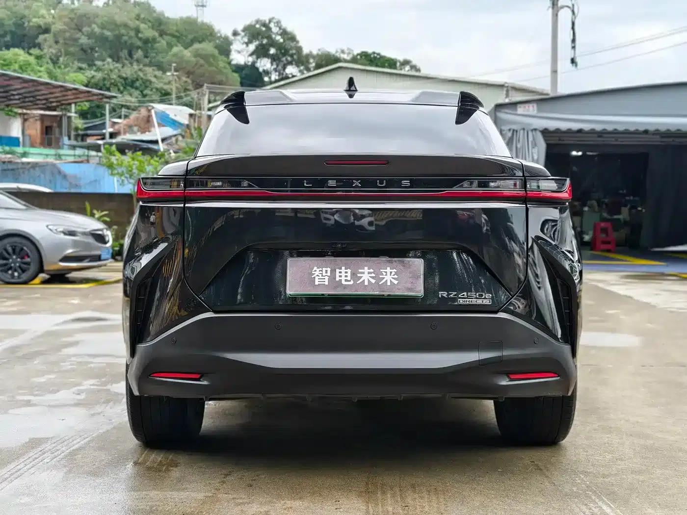Lexus RZ 2023 450e AWD Luxury Edition — миниатюра 3