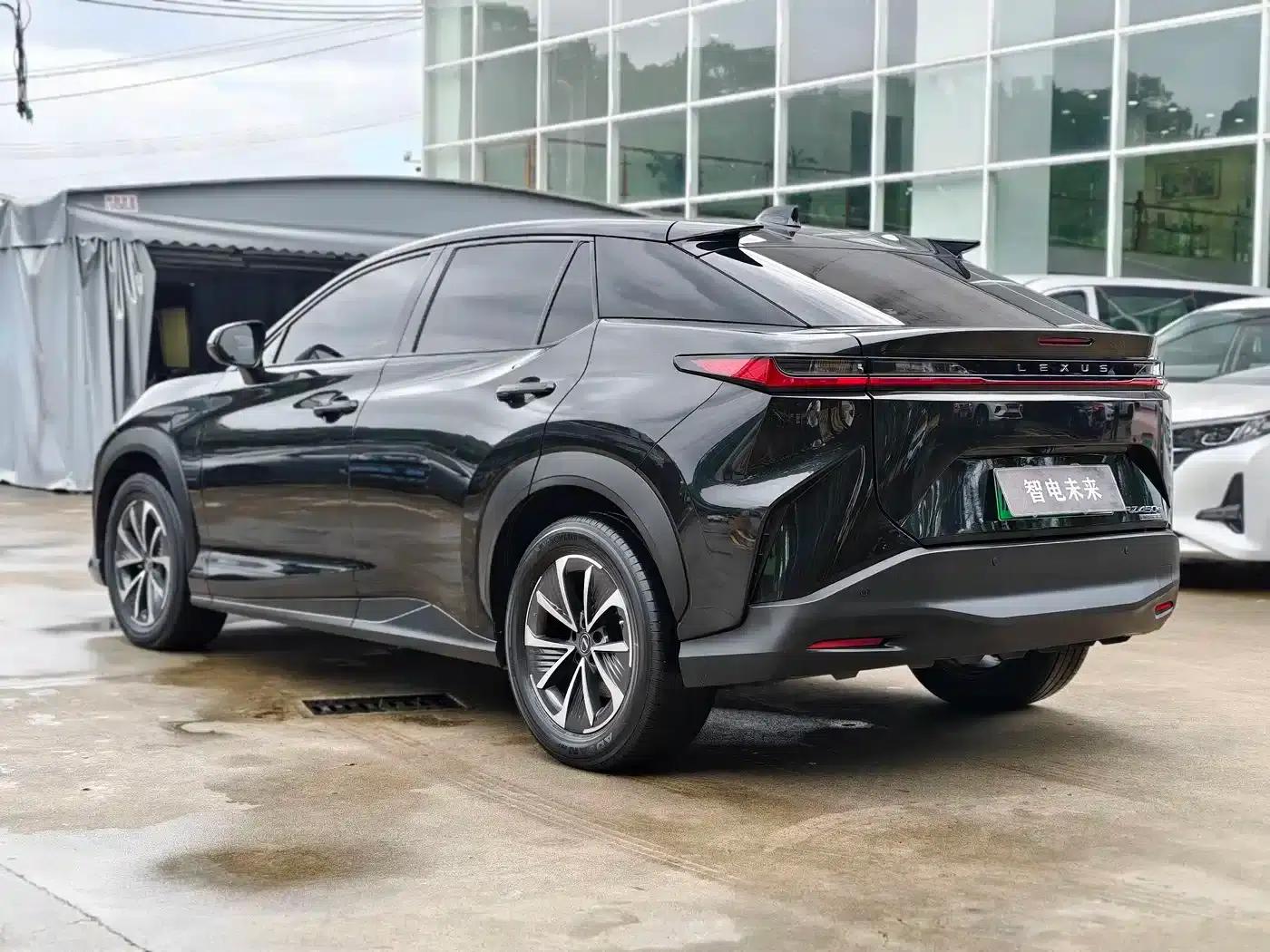 Lexus RZ 2023 450e AWD Luxury Edition — миниатюра 4