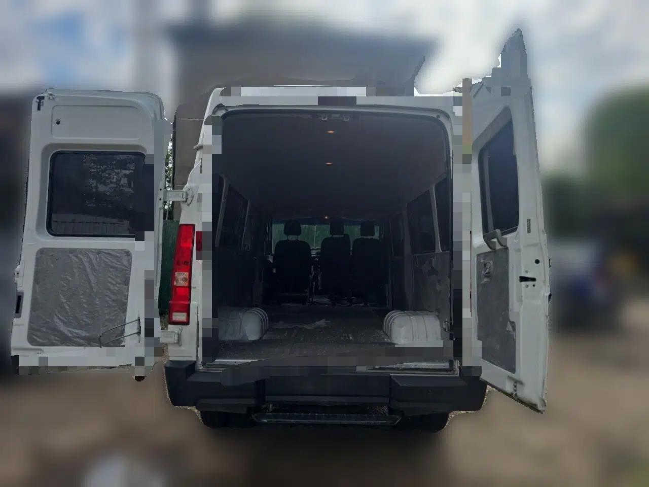 Iveco Daily Manual 7-seater 2.5T diesel — миниатюра 19