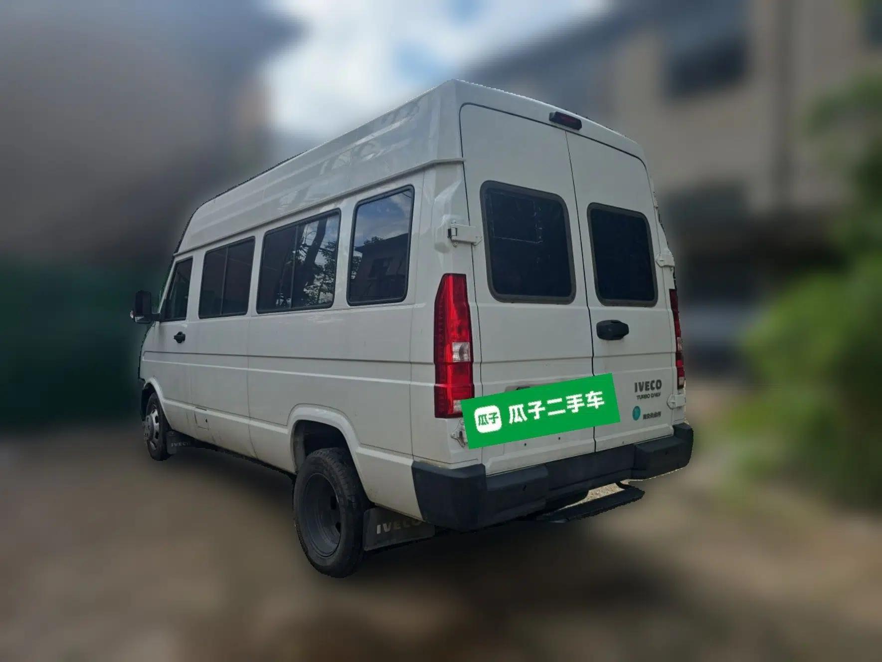 Iveco Daily Manual 7-seater 2.5T diesel — миниатюра 4