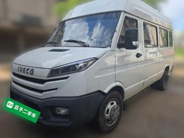 Iveco Daily Manual 7-seater 2.5T diesel