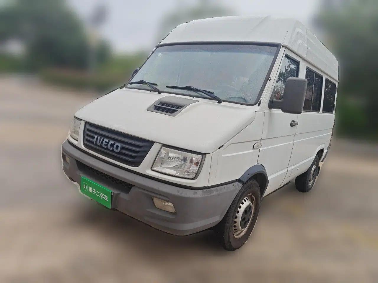 Iveco Daily 2020 2.5T A35 Passenger Van Single-Tire Mid-Roof Design 5-9 Seater with Sliding Side Door Meeting China VI Emission Standards — миниатюра 1