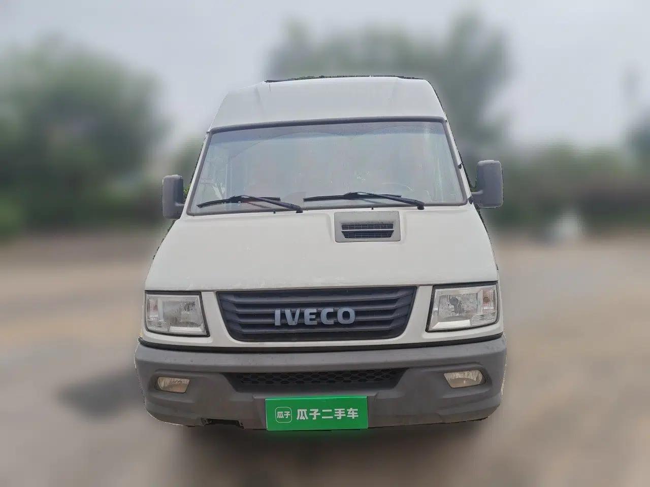 Iveco Daily 2020 2.5T A35 Passenger Van Single-Tire Mid-Roof Design 5-9 Seater with Sliding Side Door Meeting China VI Emission Standards — миниатюра 2