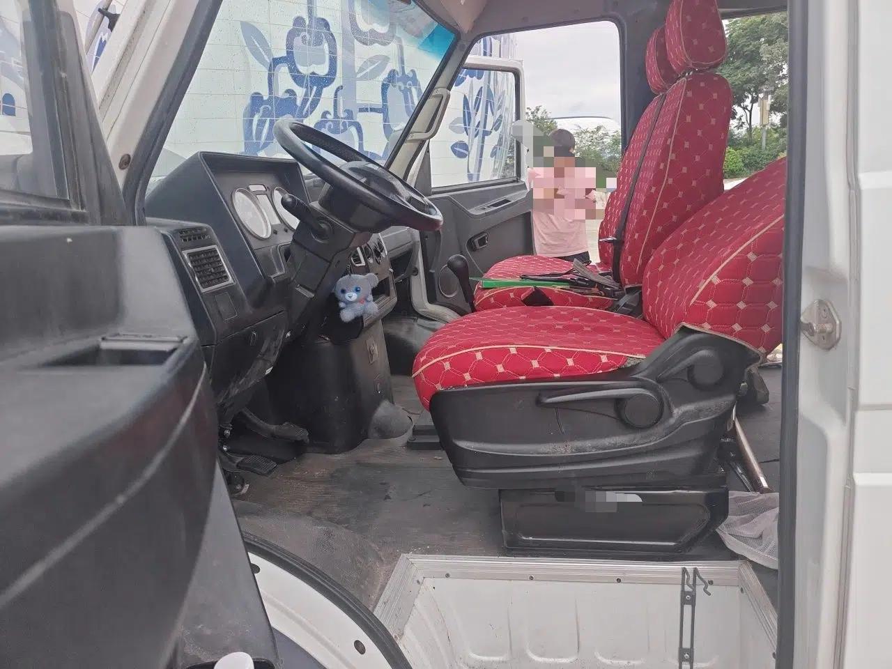 Iveco Daily 2020 2.5T A35 Passenger Van Single-Tire Mid-Roof Design 5-9 Seater with Sliding Side Door Meeting China VI Emission Standards — миниатюра 15