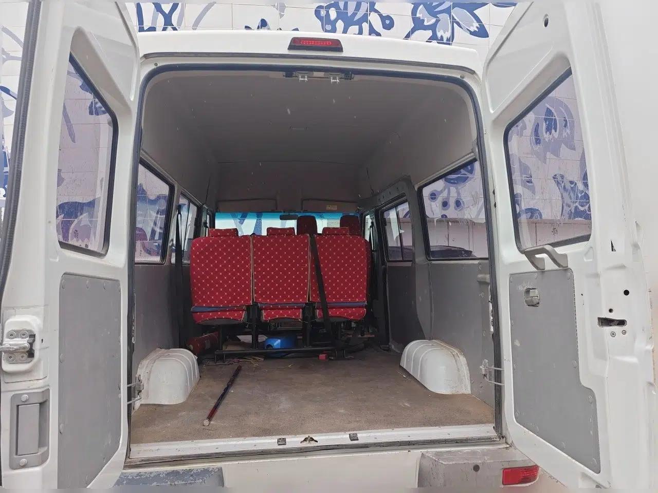 Iveco Daily 2020 2.5T A35 Passenger Van Single-Tire Mid-Roof Design 5-9 Seater with Sliding Side Door Meeting China VI Emission Standards — миниатюра 19
