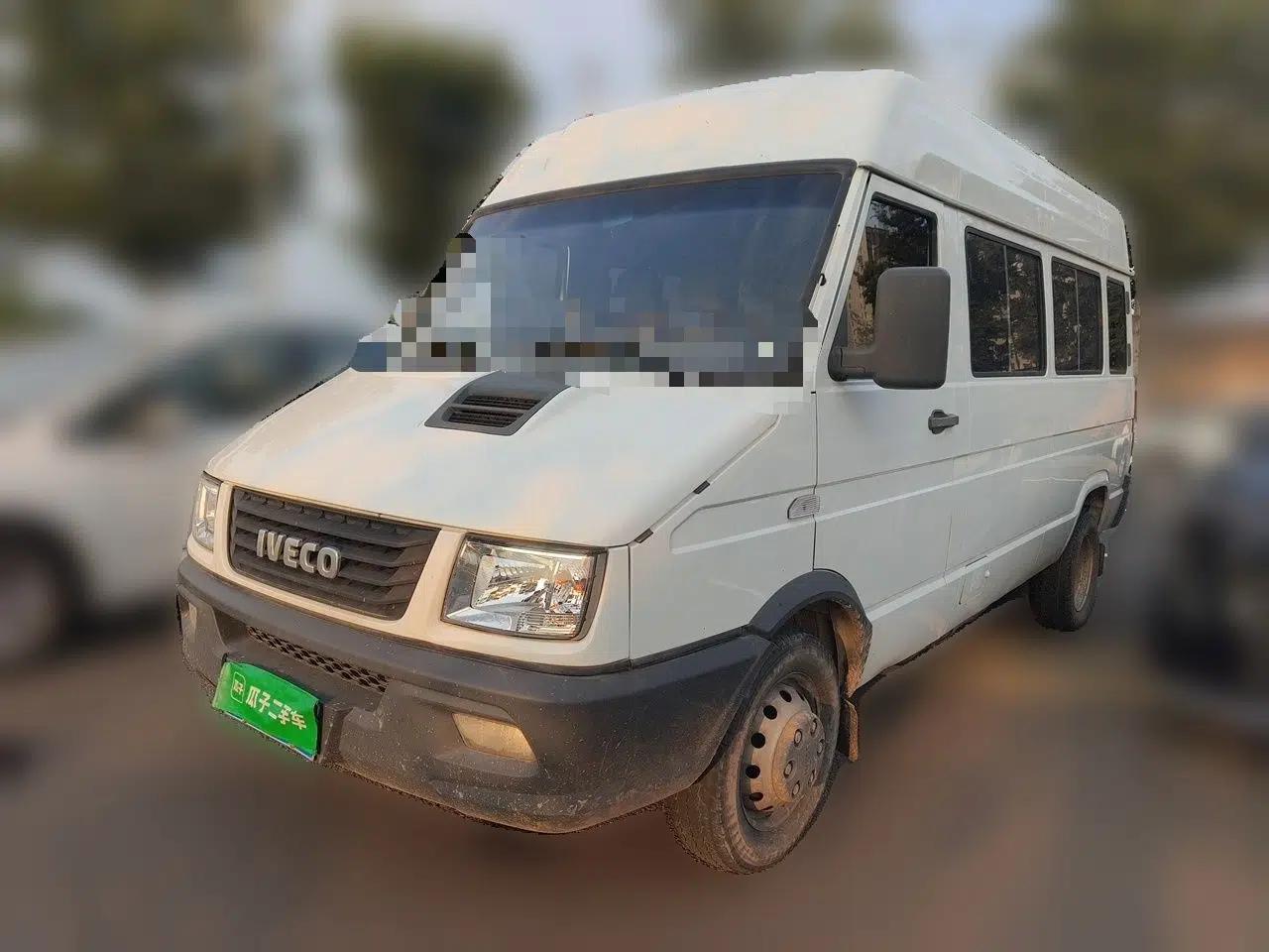 Iveco Daily 2022 2.5T A37 M1 Passenger Van 5-9 Seats Long Wheelbase Mid-Roof Design Dual Tires Manual Doors — миниатюра 1