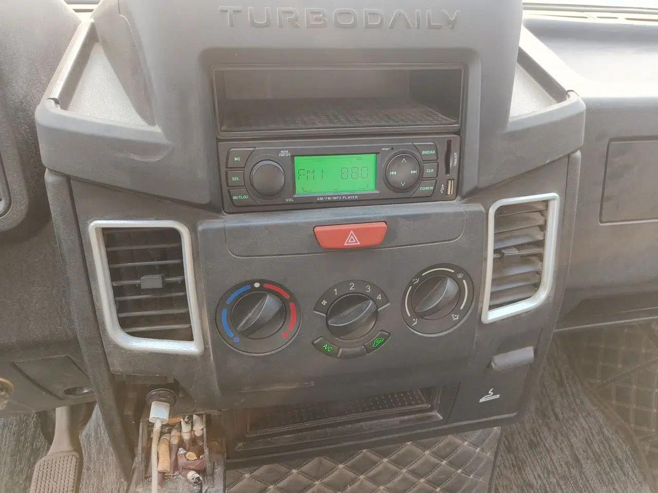Iveco Daily 2022 2.5T A37 M1 Passenger Van 5-9 Seats Long Wheelbase Mid-Roof Design Dual Tires Manual Doors — миниатюра 13