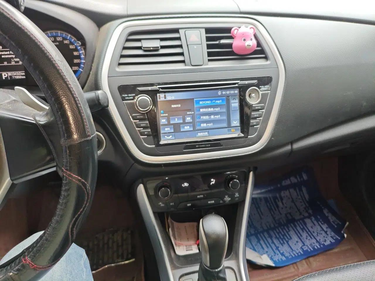 Suzuki S-Cross 2014 1.6L CVT Two-Wheel Drive Elite Version — миниатюра 13