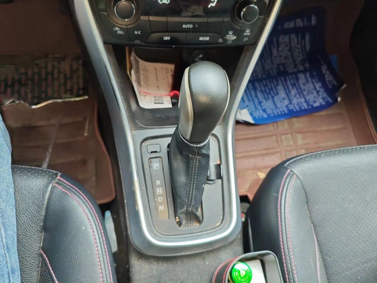 Suzuki S-Cross 2014 1.6L CVT Two-Wheel Drive Elite Version — миниатюра 14