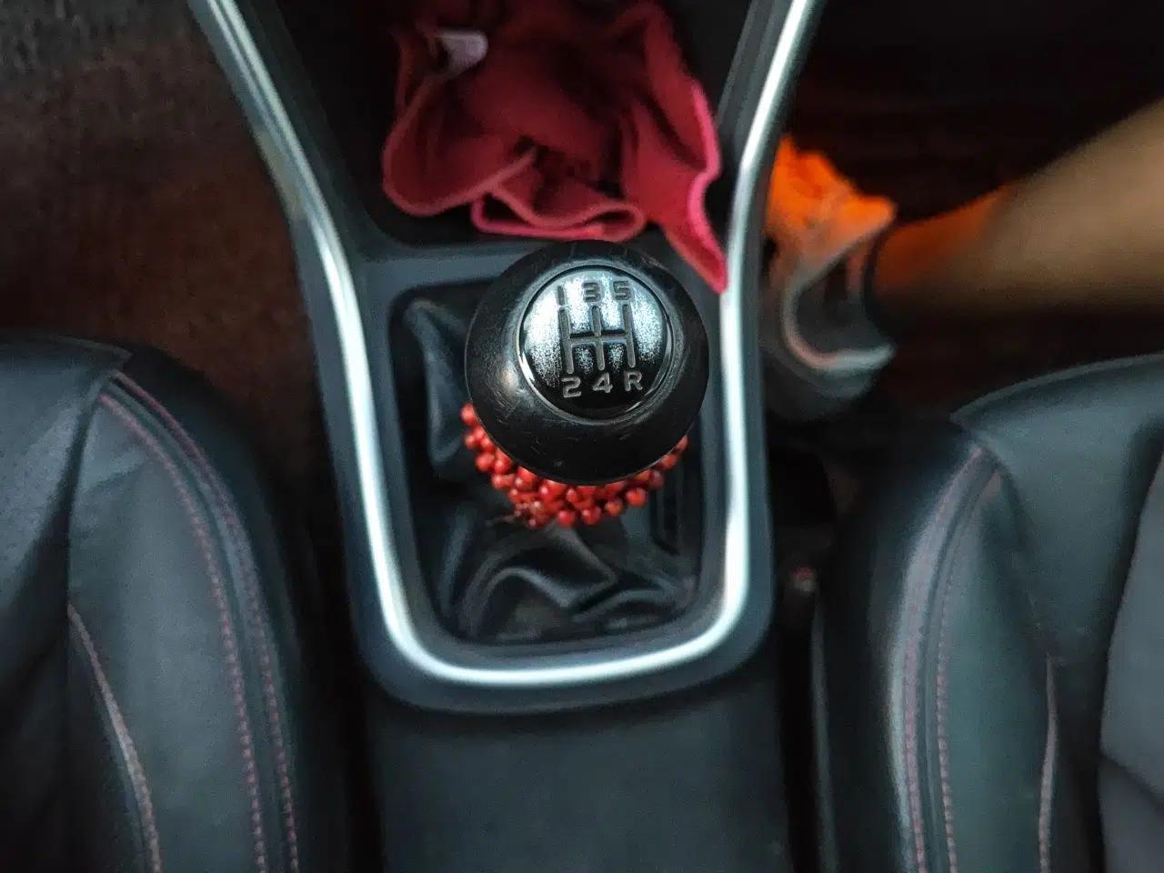 Suzuki S-Cross 2014 1.6L Manual Two-Wheel Drive Elite Model — миниатюра 14