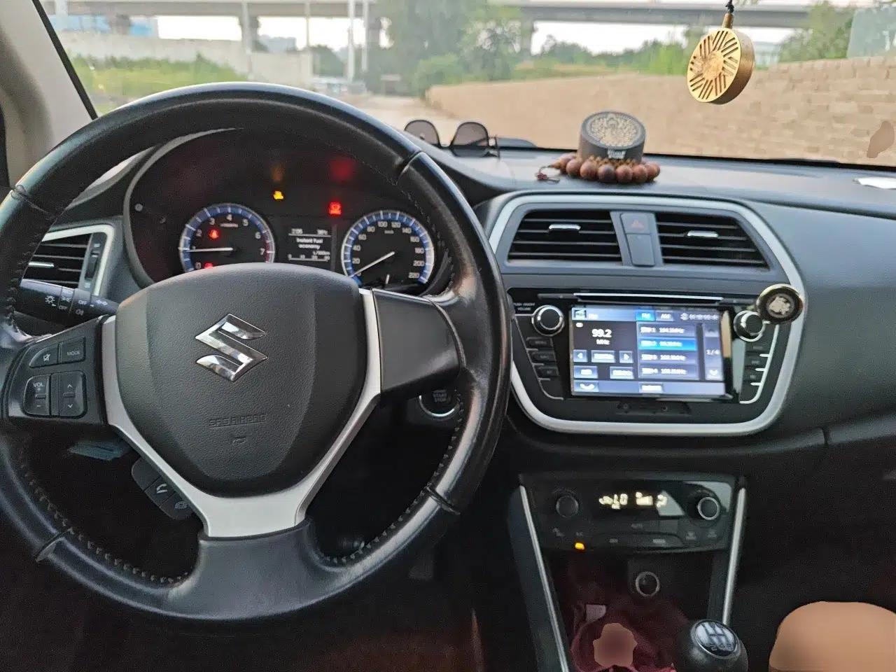 Suzuki S-Cross 2014 1.6L Manual Two-Wheel Drive Elite Model — миниатюра 9