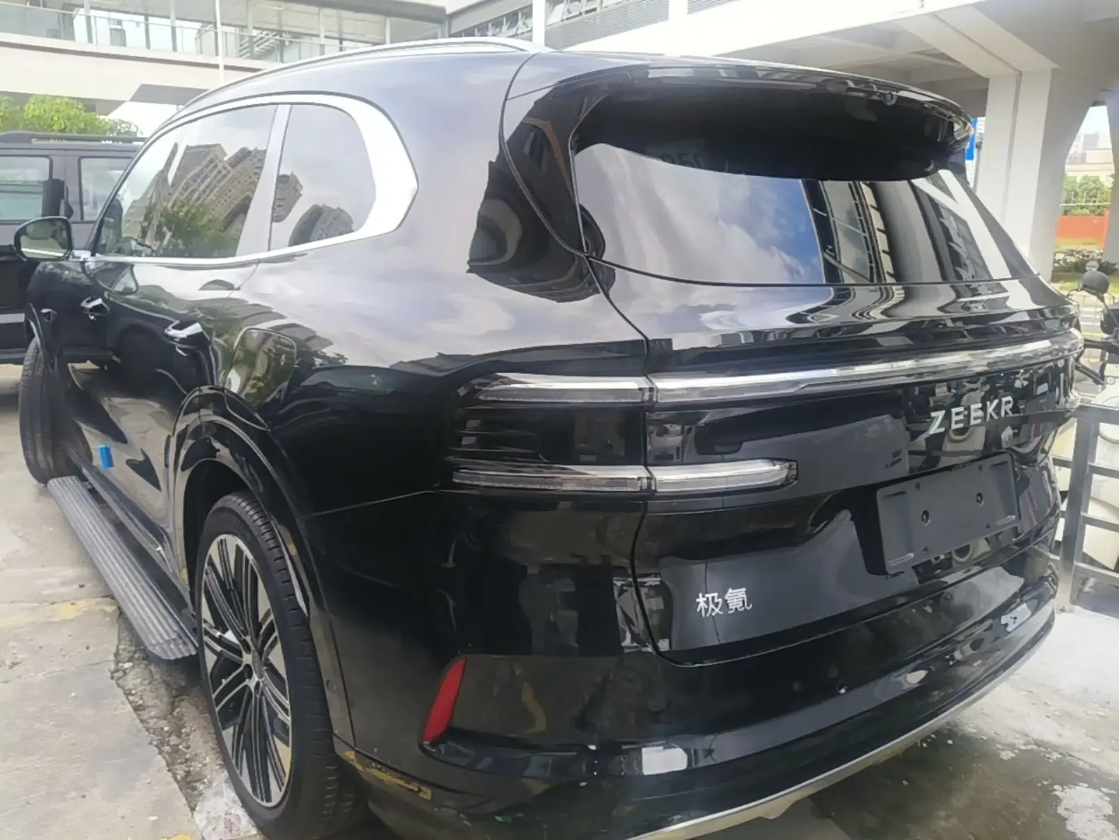 Zeekr 8X 2026 Model Ultra+ Edition 70kWh — миниатюра 4