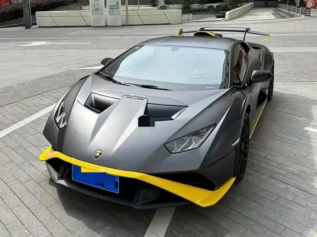 2021 Huracán STO