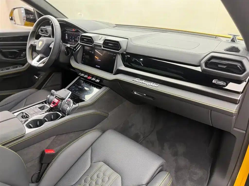 2025 Urus SE 4.0T Standard Edition — миниатюра 13